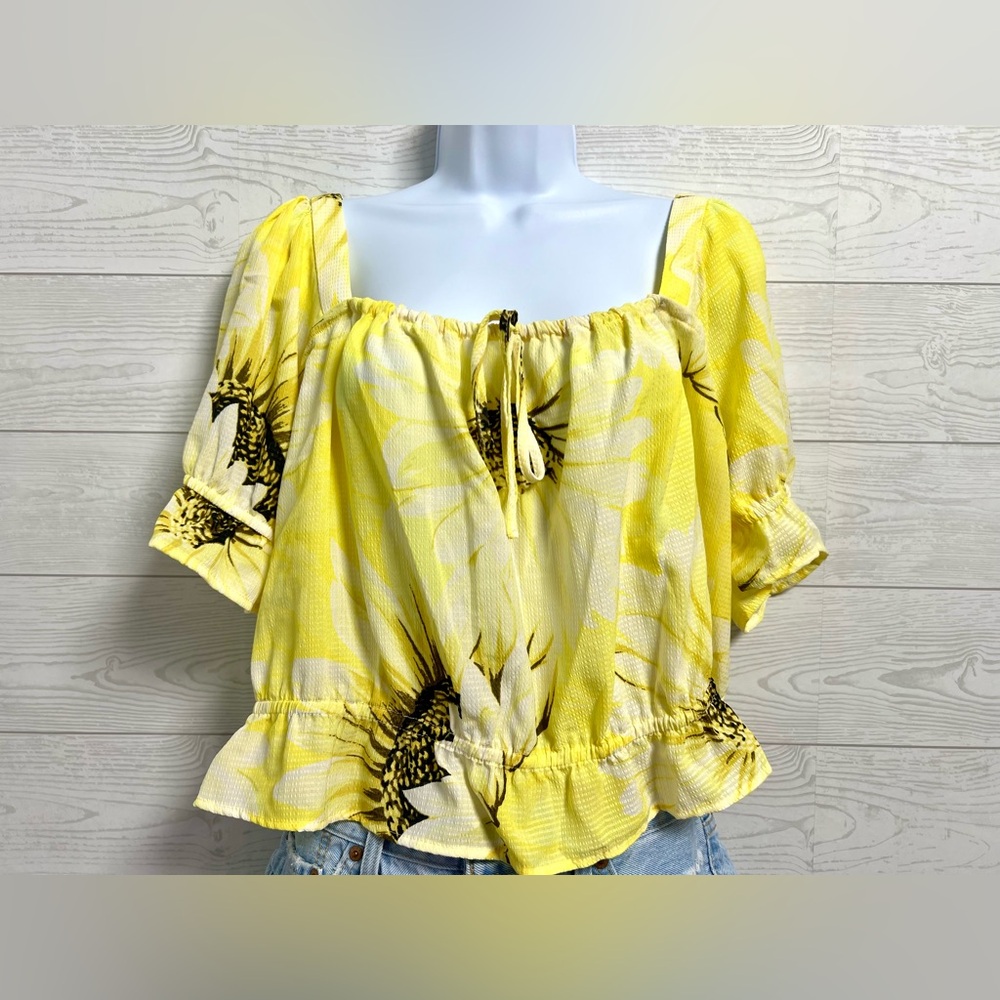 NWT • H&M Women’s Smocked Peasant Crop Top Yellow w/Sunflower Print • Size Large
